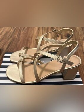 💛crown & ivy Metallic Gold Sandals🌟